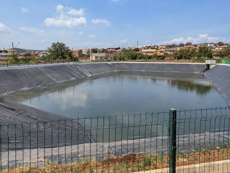 Geomembrana PEAD — Lagoa de Águas Pluviais / Piscinão